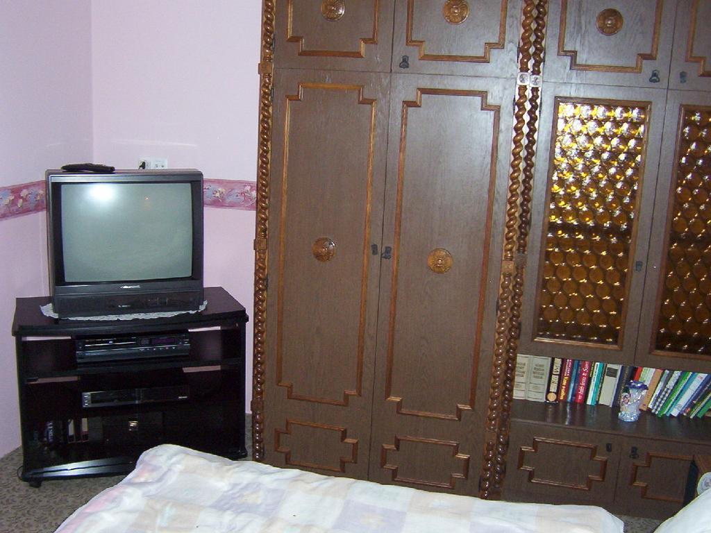 Marika Haus Hotel Buk Bilik gambar