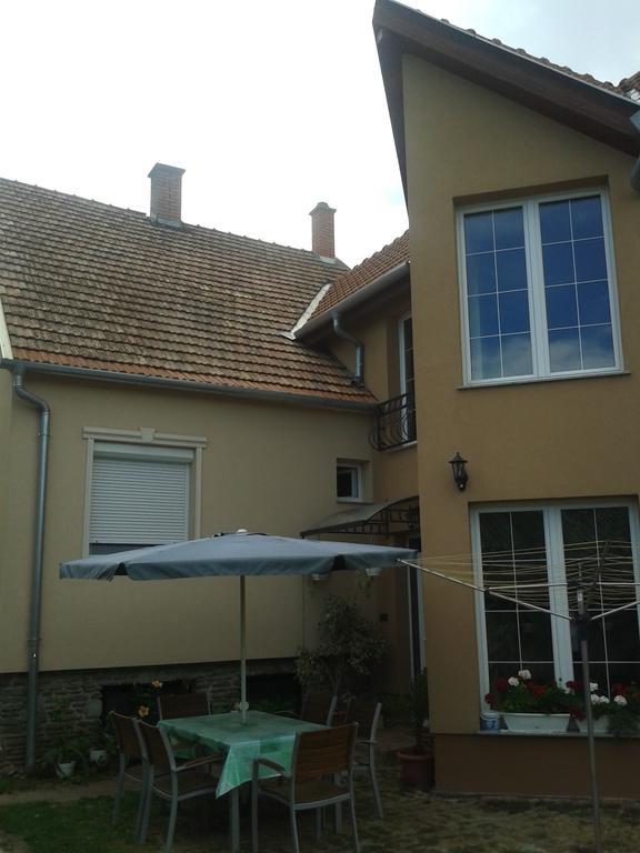 Marika Haus Hotel Buk Luaran gambar